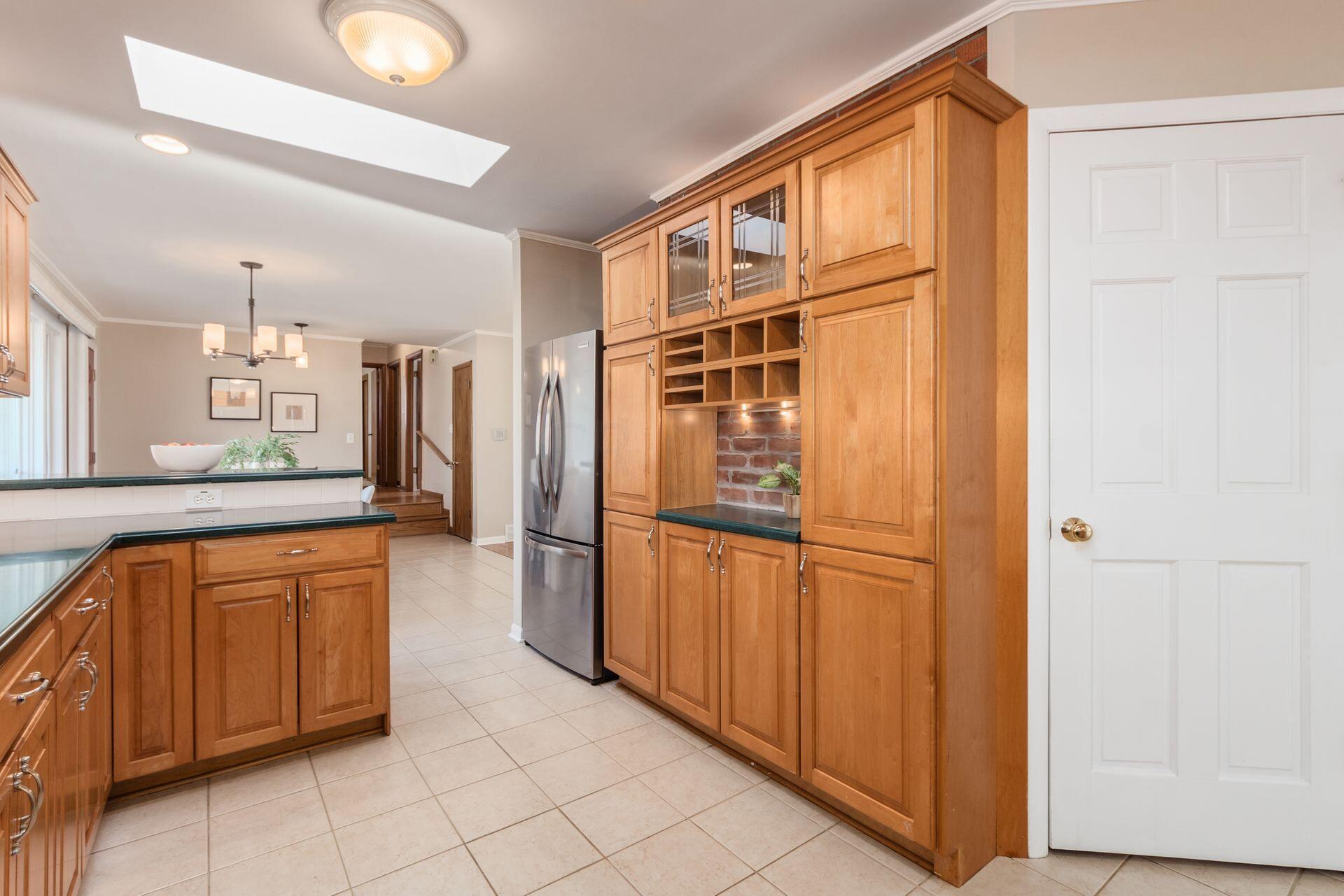 2095 Fishinger Road Upper Arlington, OH 43221 - Photo 18 of 43 Skylight & pantry