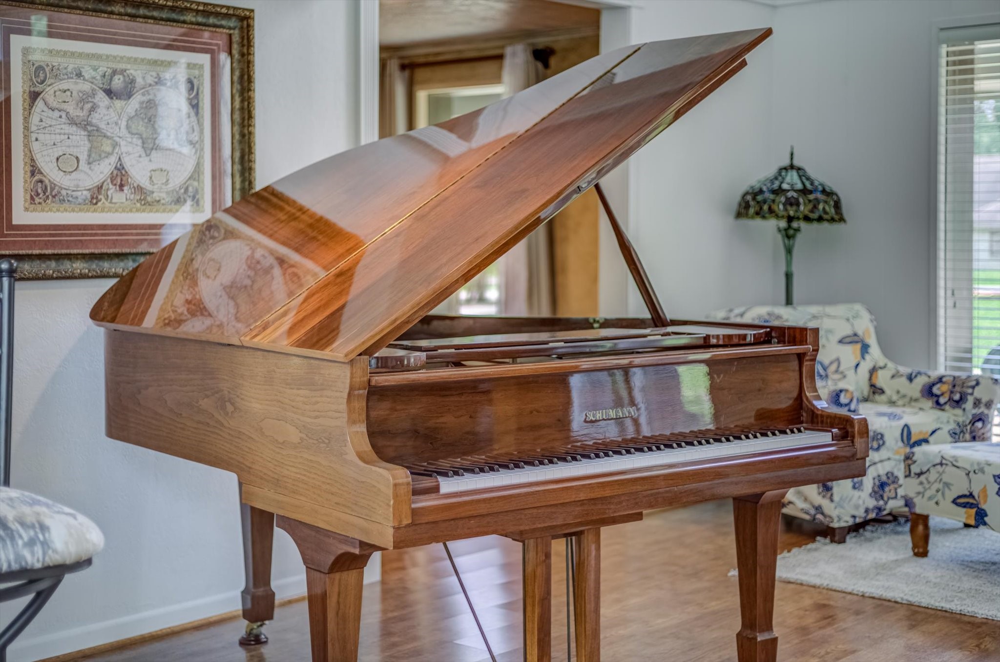 22 Winged Foot Drive Conroe, TX 77304 - Photo 15 of 49 a living room with furniture and flowers