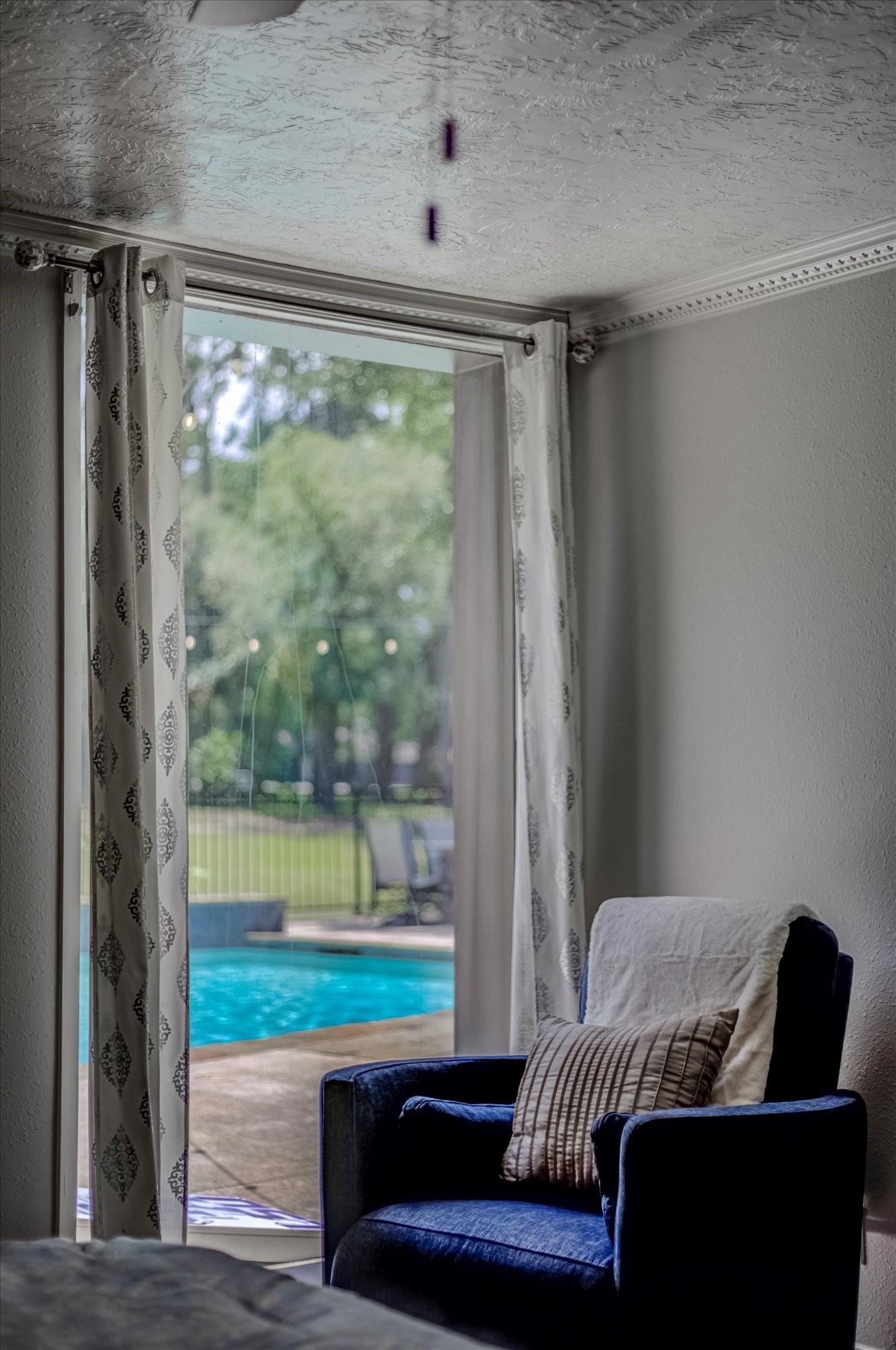 22 Winged Foot Drive Conroe, TX 77304 - Photo 24 of 49 a living room with furniture and a window