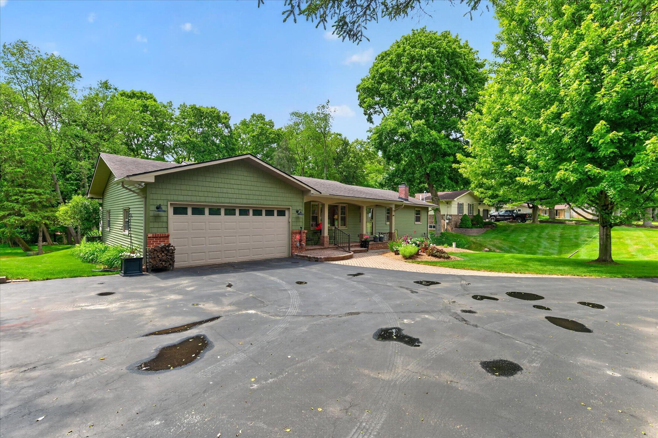 2801 North Tipsico Lake Road Hartland, MI 48353 - Photo 3 of 77 02-2801-N-Tipsico-Lake-Rd-WindowStill