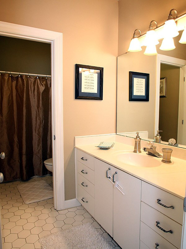 4109 Starboard Court Raleigh, NC 27613 - Photo 15 of 25 Guest Bathroom