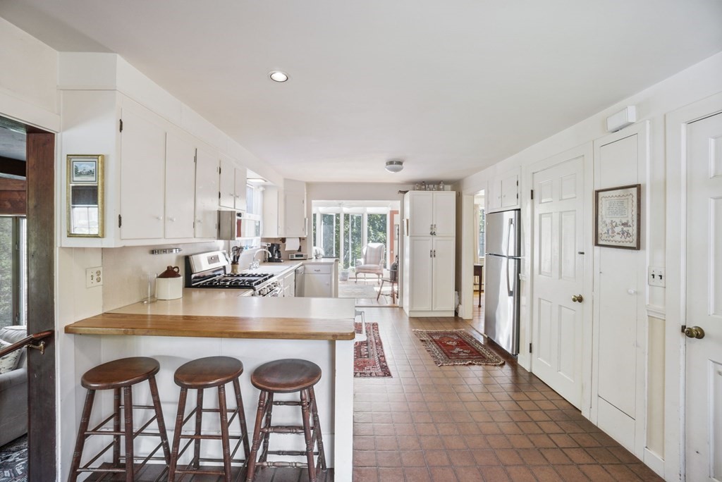 1 Walnut Lane Wenham, MA 01984 - Photo 8 of 41