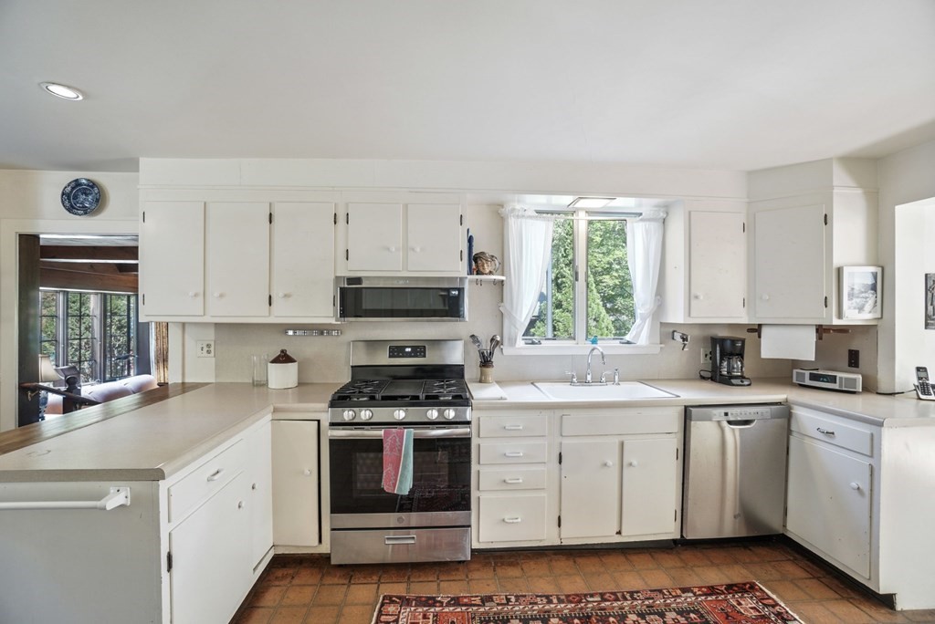 1 Walnut Lane Wenham, MA 01984 - Photo 9 of 41