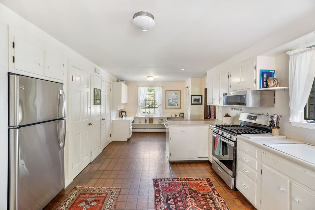 1 Walnut Lane Wenham, MA 01984 - Photo 10 of 41