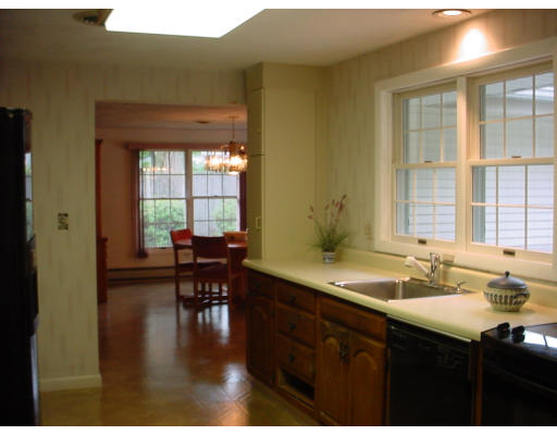 11 Larnis Road Framingham, MA 01701 - Photo 7 of 14