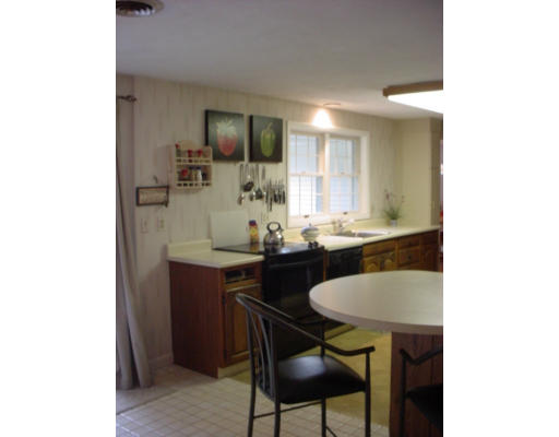 11 Larnis Road Framingham, MA 01701 - Photo 8 of 14