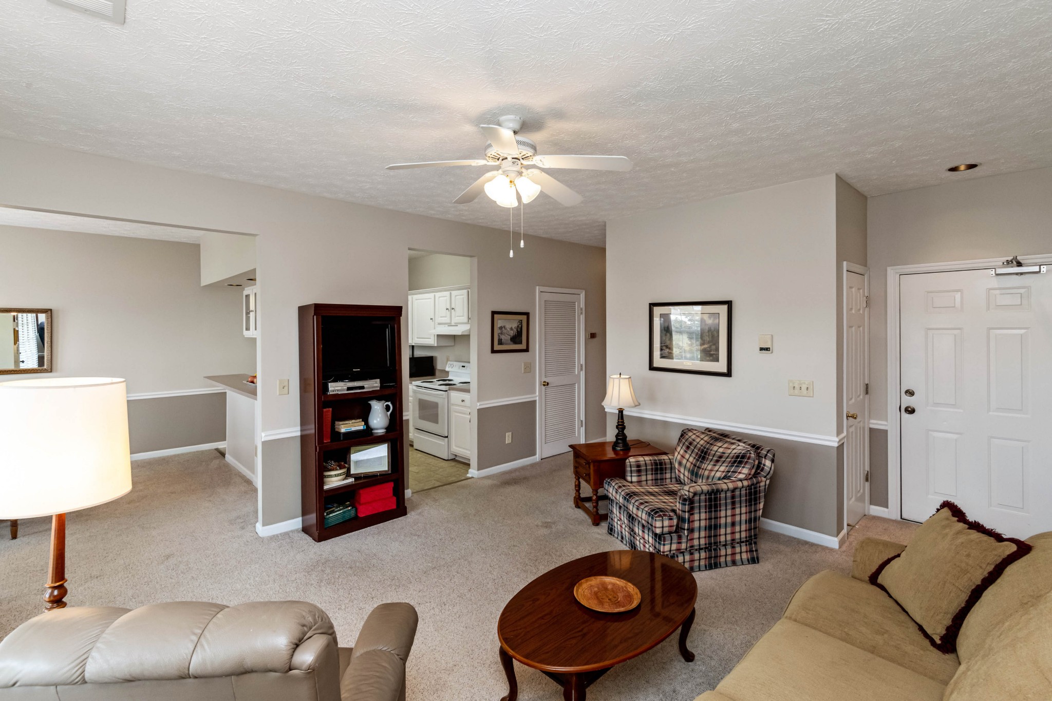 910 Churchill Crossing Madison, TN 37115 - Photo 4 of 25 a living room with furniture and a flat screen tv