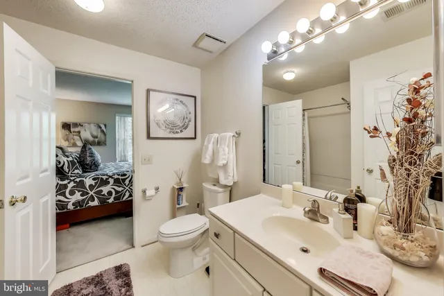 $2,650 | 10021 Vanderbilt Circle, Unit 14, Rockville, MD 20850