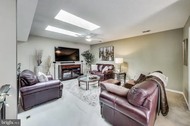 $2,650 | 10021 Vanderbilt Circle, Unit 14, Rockville, MD 20850