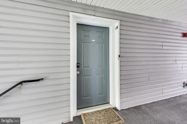 $2,650 | 10021 Vanderbilt Circle, Unit 14, Rockville, MD 20850