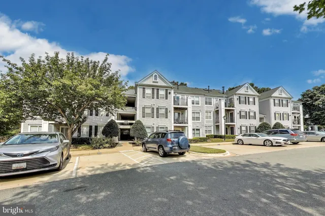 $2,650 | 10021 Vanderbilt Circle, Unit 14, Rockville, MD 20850