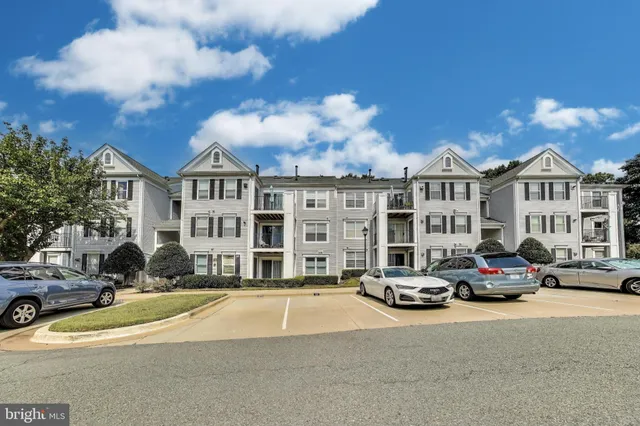 $2,650 | 10021 Vanderbilt Circle, Unit 14, Rockville, MD 20850
