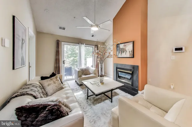 $2,650 | 10021 Vanderbilt Circle, Unit 14, Rockville, MD 20850