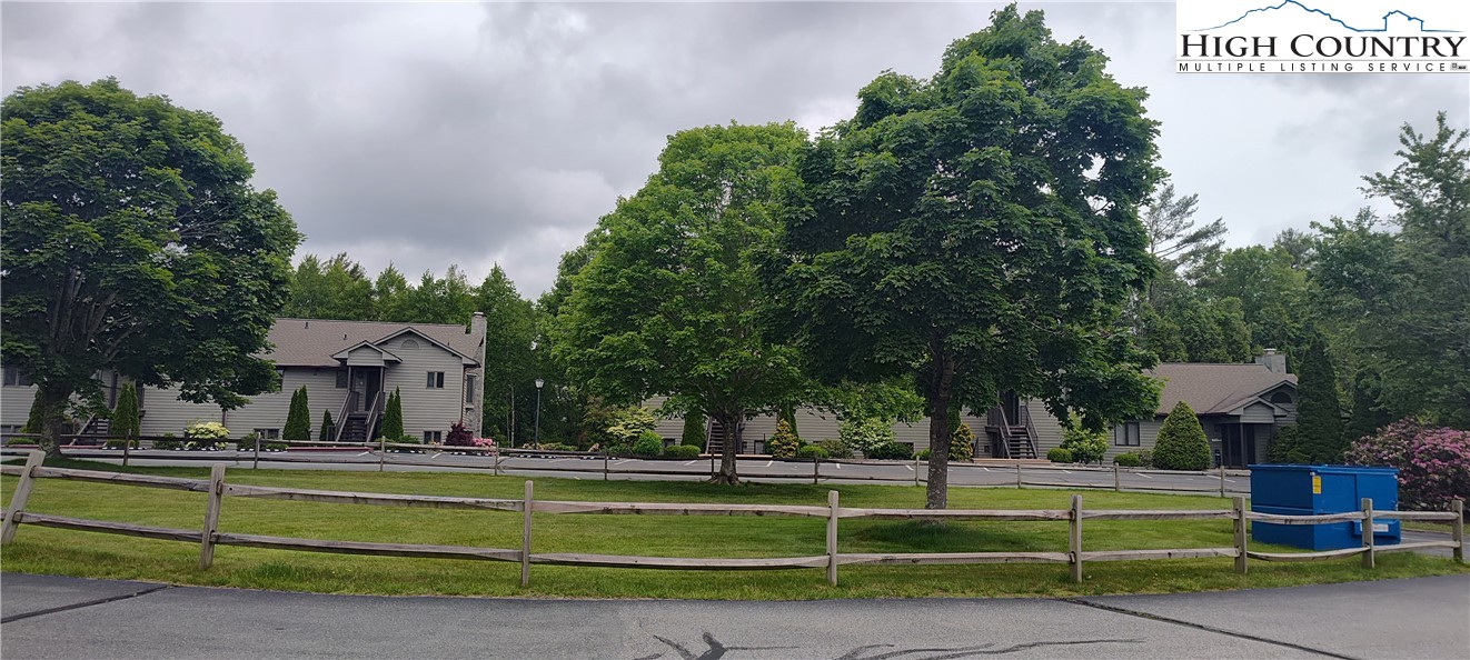 884 Chetola Lake Drive, Unit CARDINAL 202 Blowing Rock, NC 28605 - Photo 3 of 11