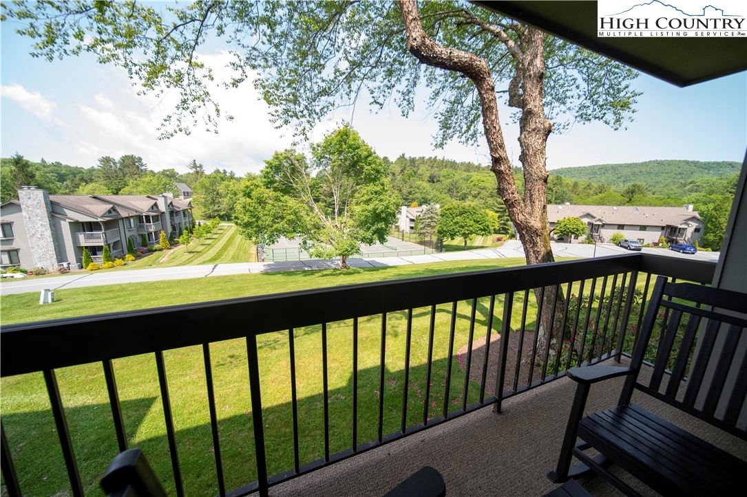 884 Chetola Lake Drive, Unit CARDINAL 202 Blowing Rock, NC 28605 - Photo 6 of 11