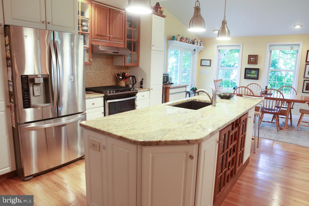 3876 Nolt Road Landisville, PA 17538 - Photo 7 of 26 Beautiful cabinetry with upgraded counters.