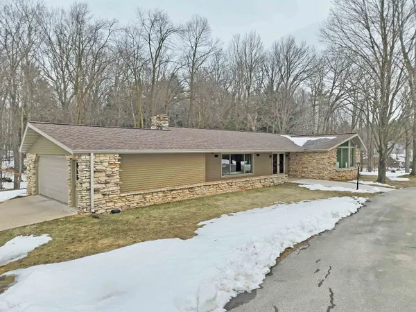 $519,900 | 5454 Norway Drive, Pulaski, WI 54162