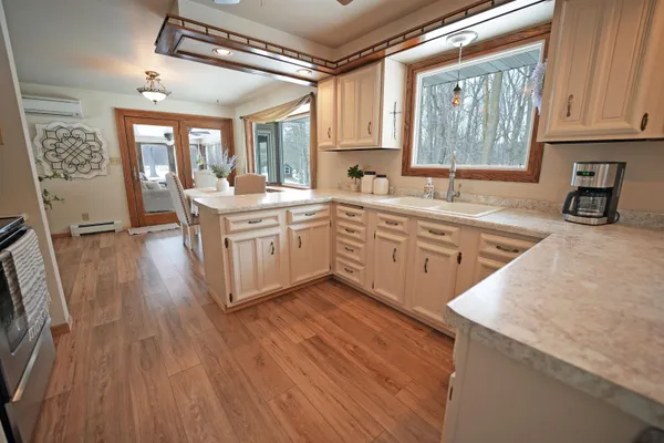 $519,900 | 5454 Norway Drive, Pulaski, WI 54162