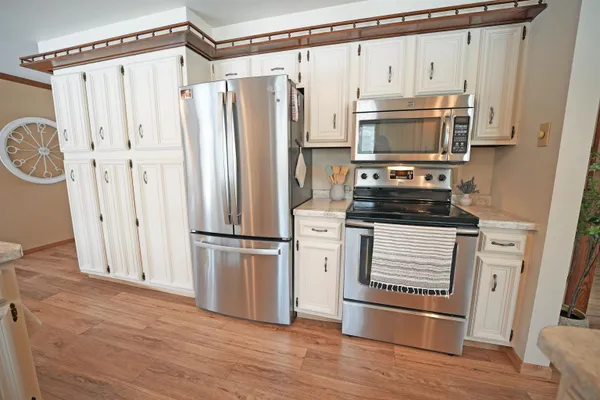 $519,900 | 5454 Norway Drive, Pulaski, WI 54162