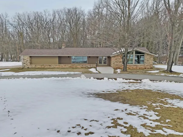 $519,900 | 5454 Norway Drive, Pulaski, WI 54162