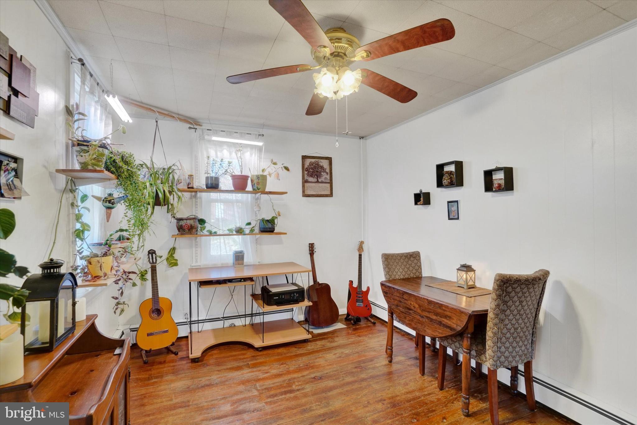 48 High Street Felton, PA 17322 - Photo 5 of 28 a workspace with furniture