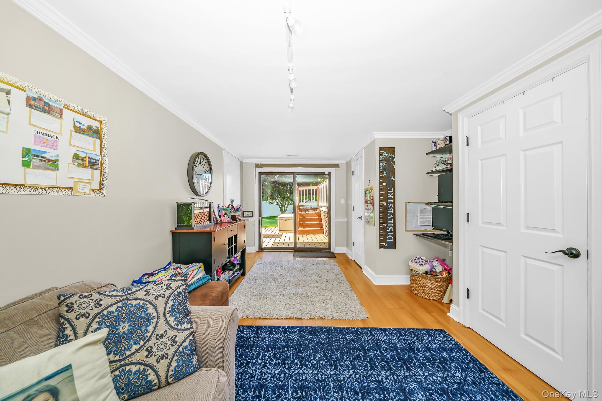 9 Wayne Place Commack, NY 11725 - Photo 24 of 36