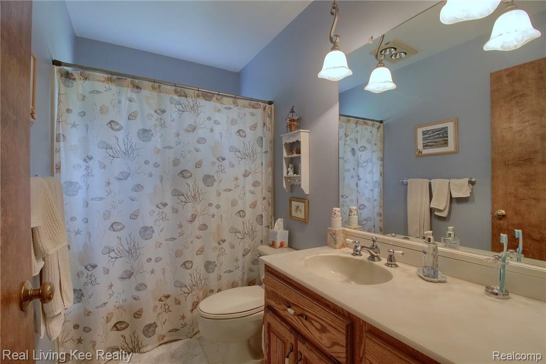 70400 Dequindre Road Romeo, MI 48065 - Photo 16 of 25 Bathroom.jpg