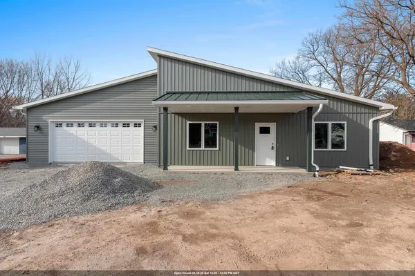 $450,000 | 621 East Pearl Street, Seymour, WI 54165