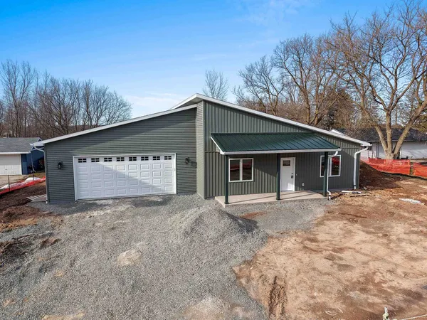 $450,000 | 621 East Pearl Street, Seymour, WI 54165