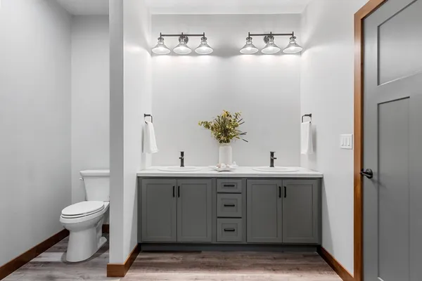 $450,000 | 621 East Pearl Street, Seymour, WI 54165