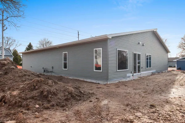 $450,000 | 621 East Pearl Street, Seymour, WI 54165