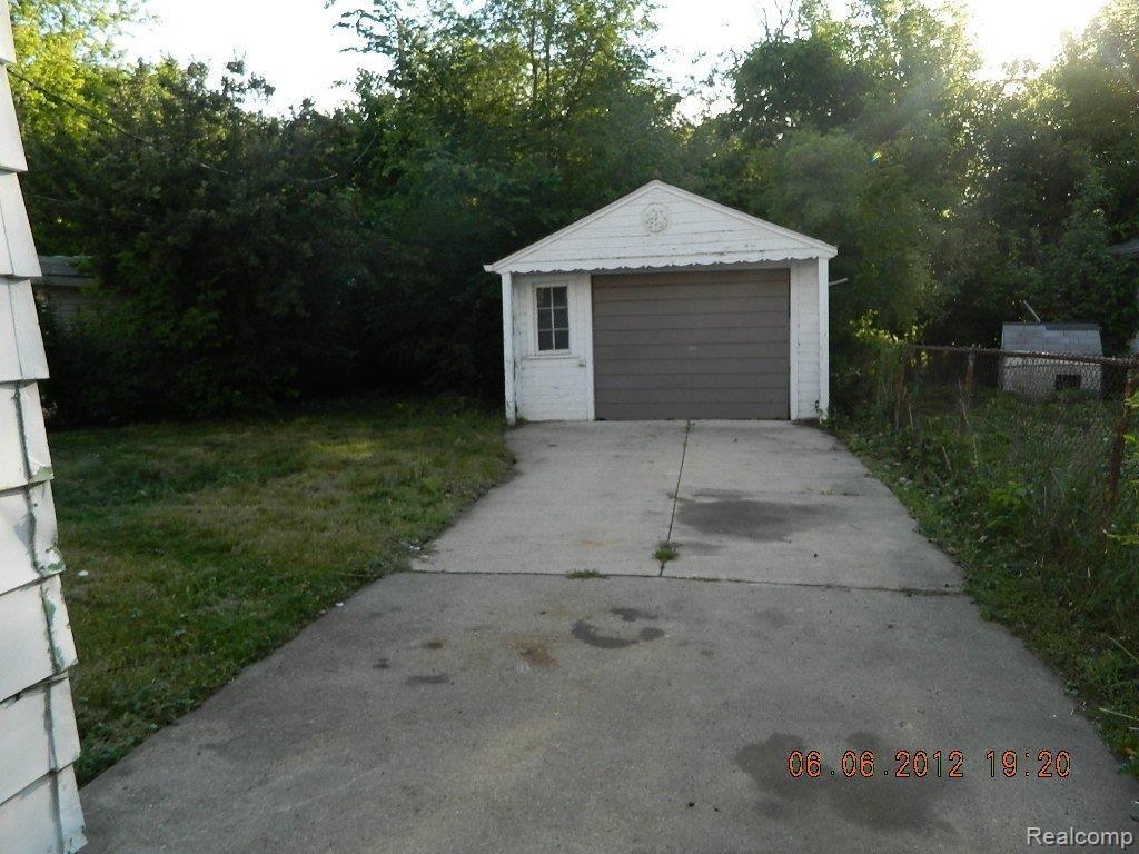 7827 Rutland Street Detroit, MI 48228 - Photo 5 of 15 Garage