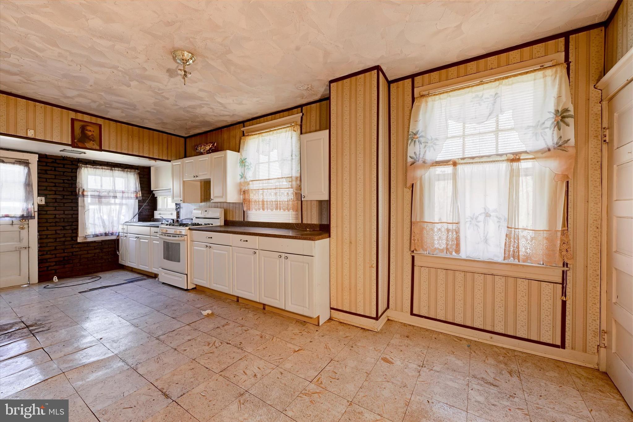 3626 Landbeck Road Baltimore, MD 21207 - Photo 7 of 18 Gallery Image 7