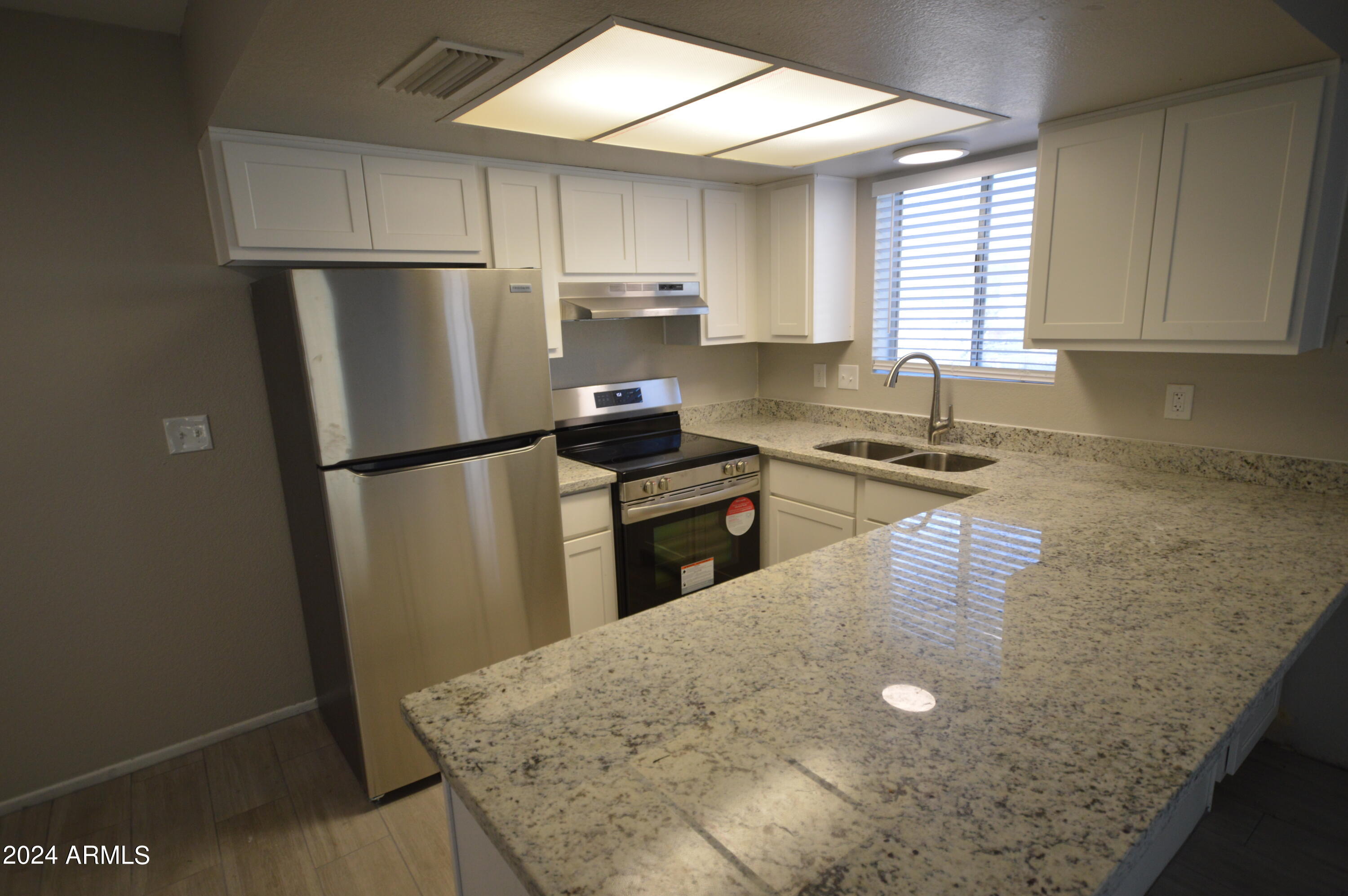 1426 East Mountain View Road Phoenix, AZ 85020 - Photo 11 of 15 DSC_0066