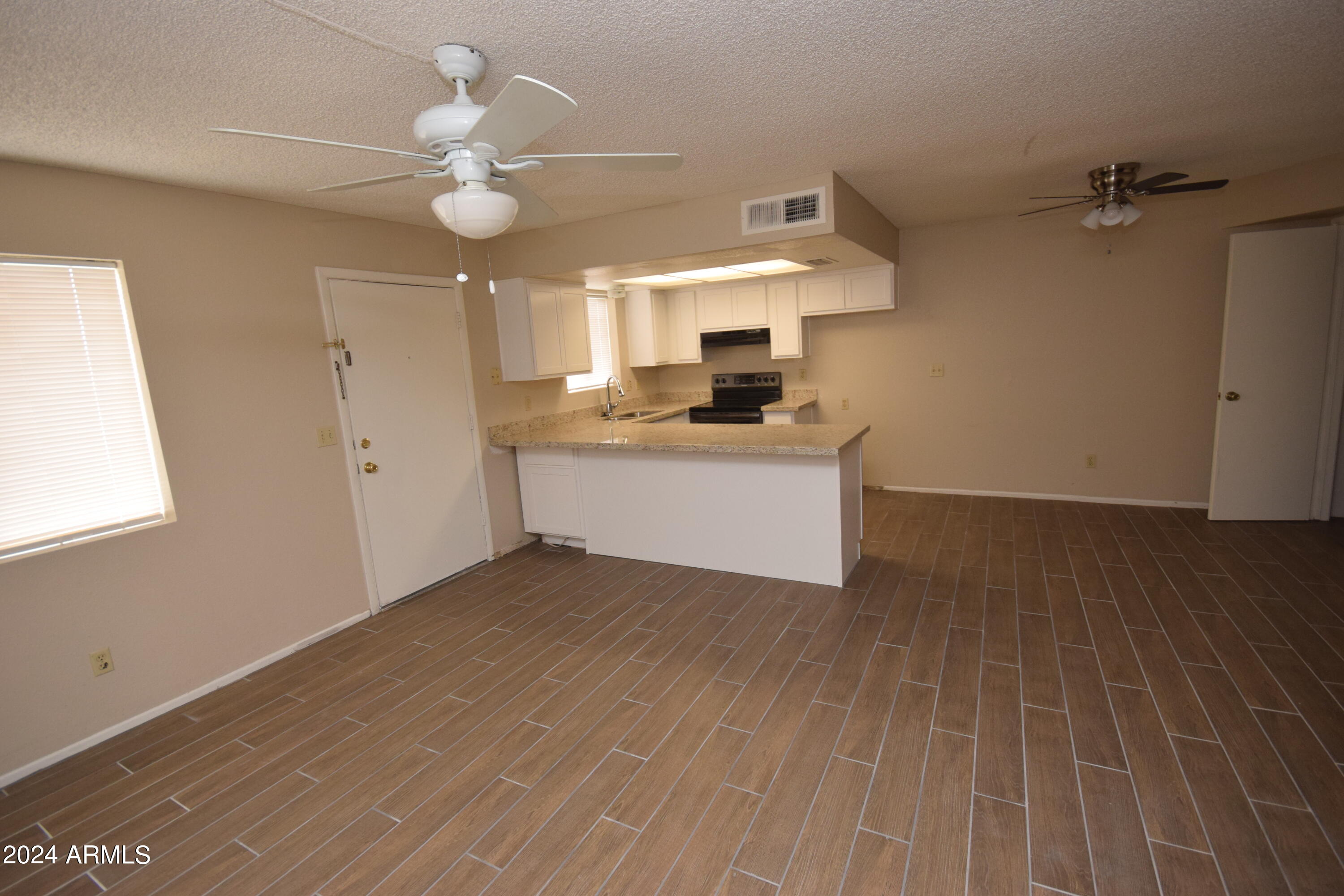 1426 East Mountain View Road Phoenix, AZ 85020 - Photo 13 of 15 DSC_0033