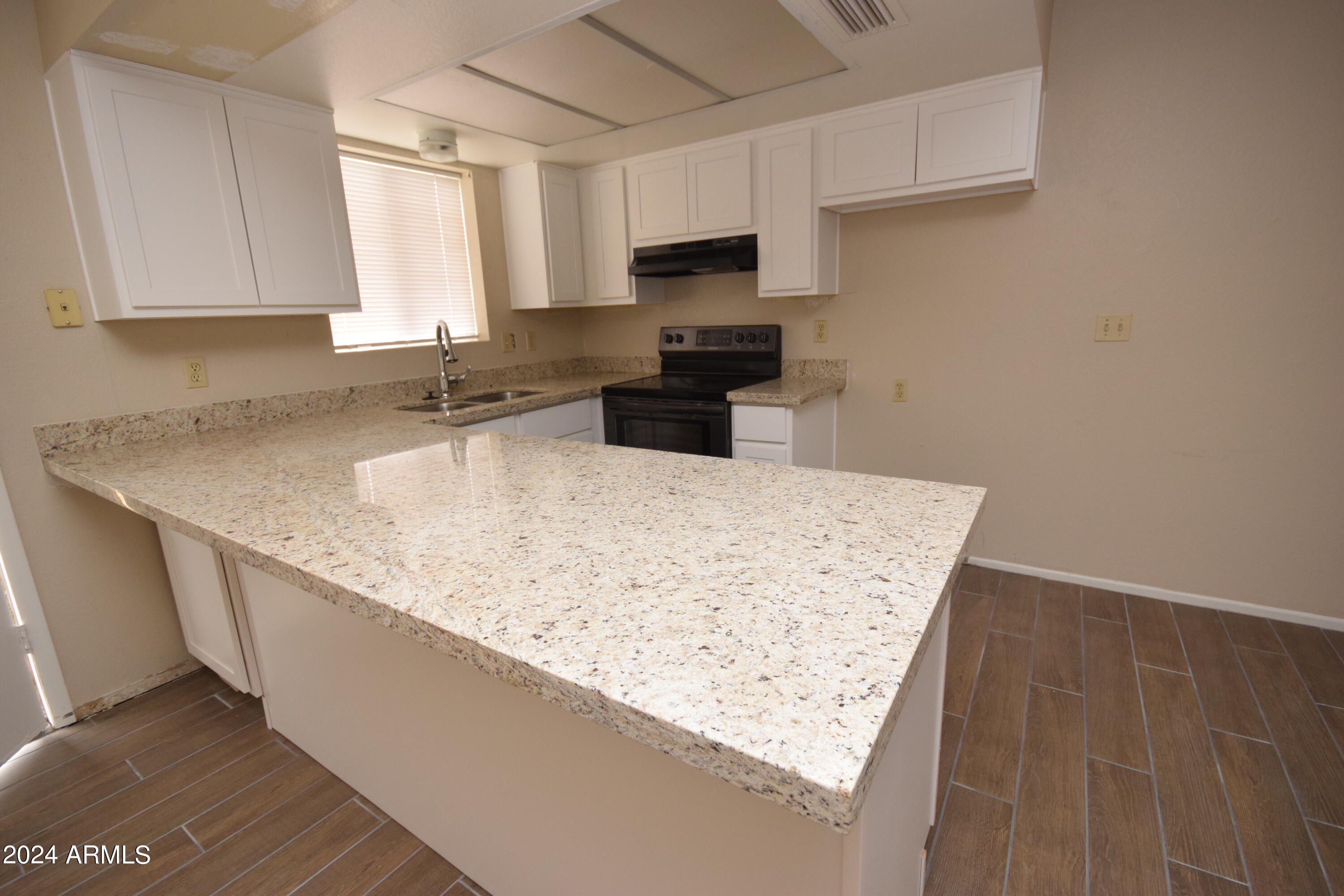 1426 East Mountain View Road Phoenix, AZ 85020 - Photo 2 of 15 DSC_0026