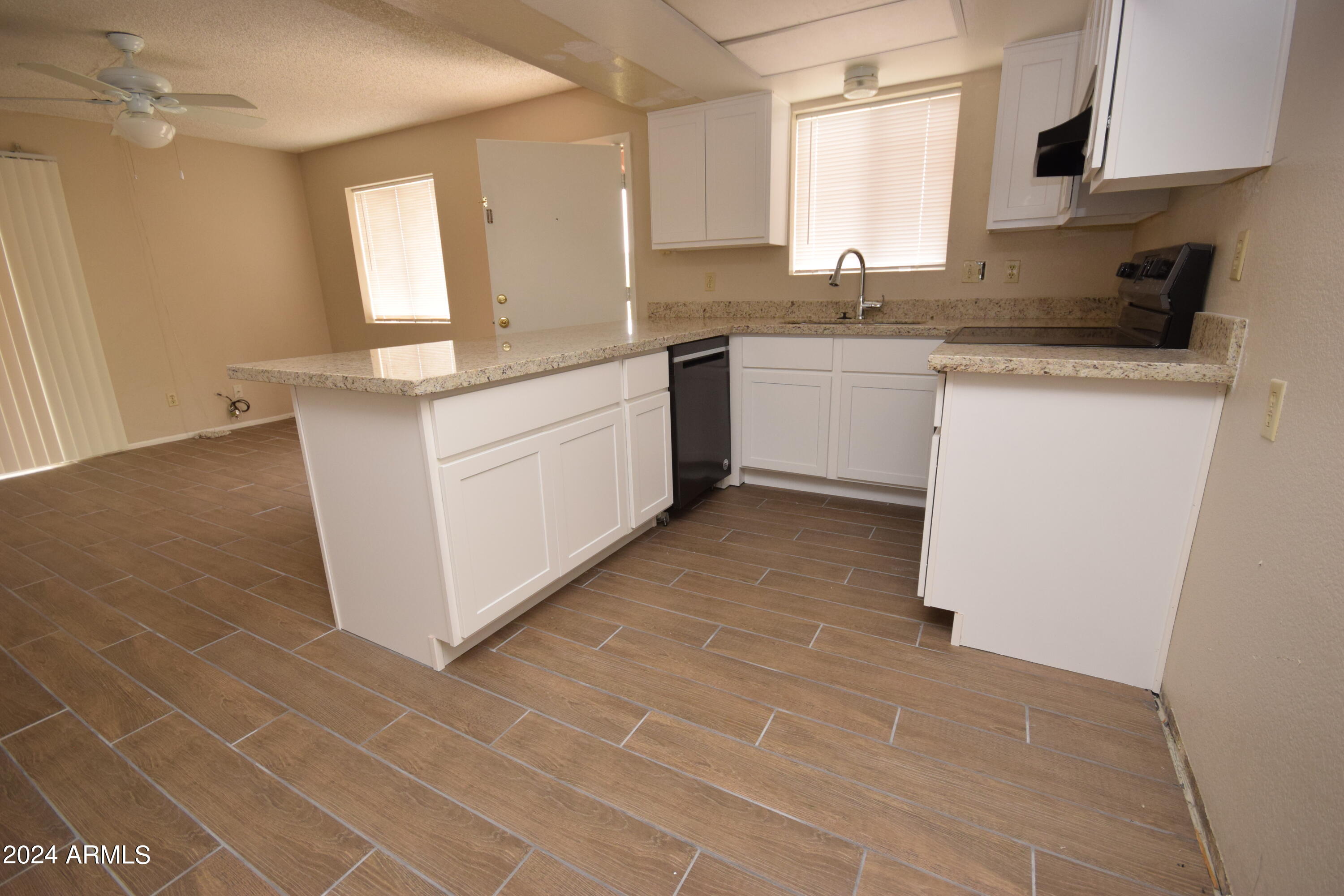 1426 East Mountain View Road Phoenix, AZ 85020 - Photo 3 of 15 DSC_0027