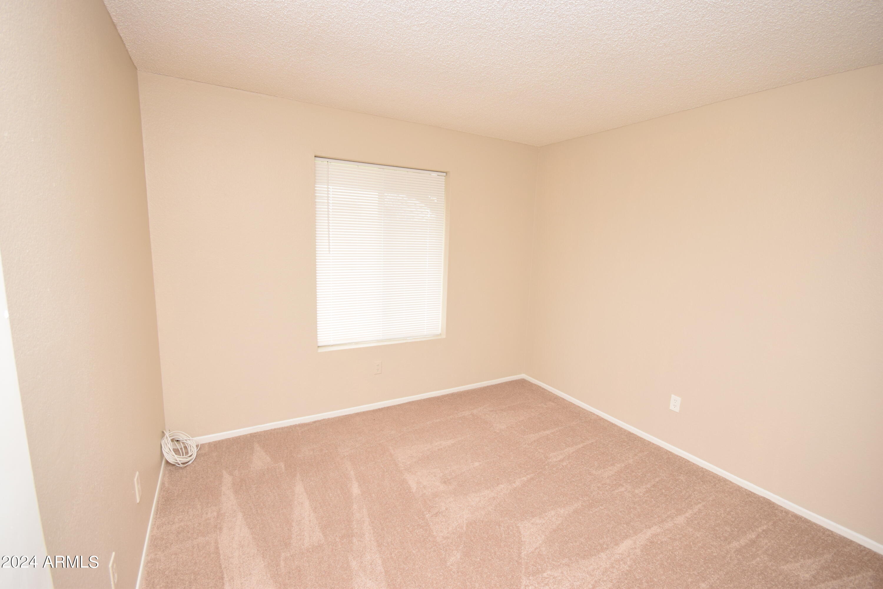 1426 East Mountain View Road Phoenix, AZ 85020 - Photo 6 of 15 DSC_0029