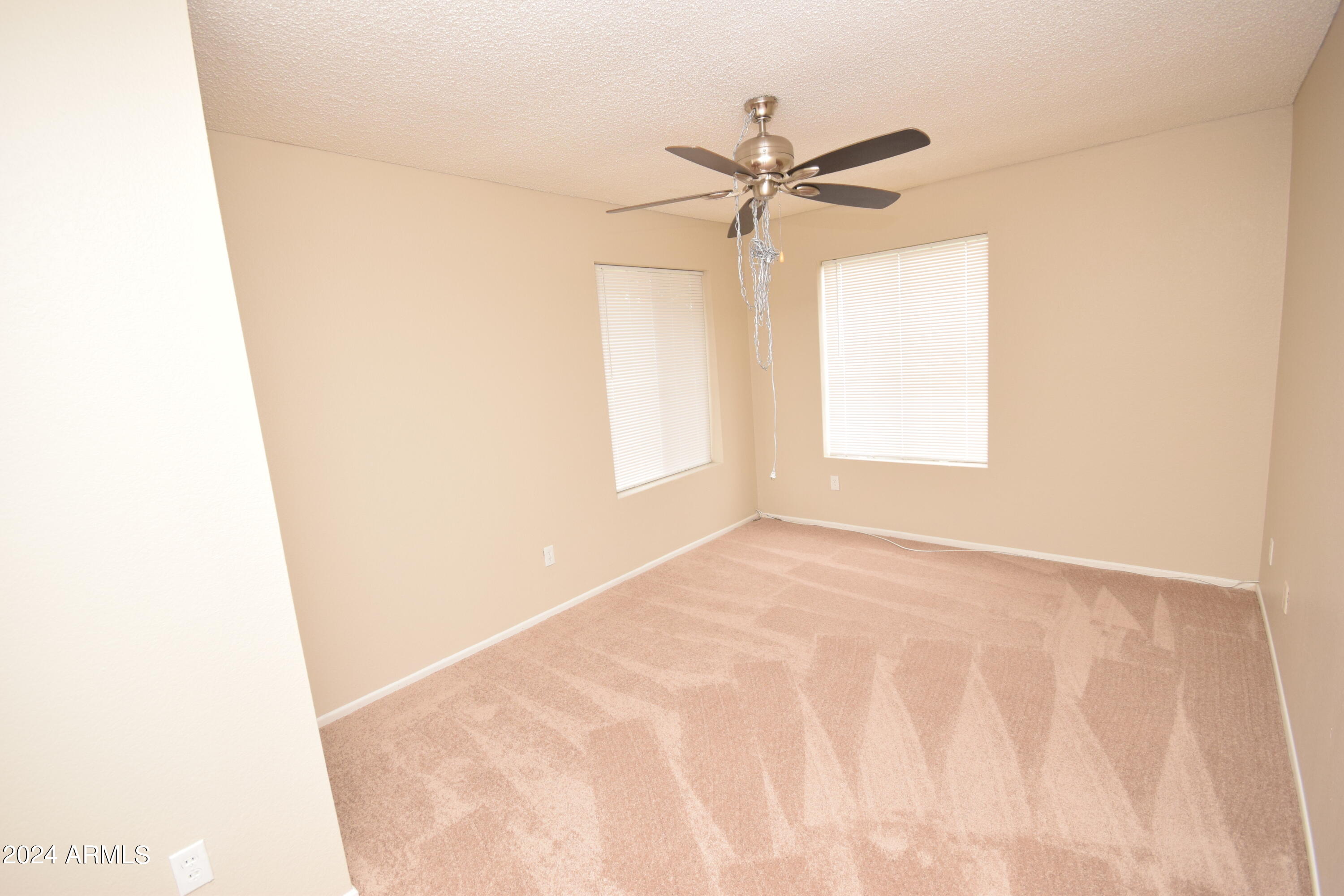 1426 East Mountain View Road Phoenix, AZ 85020 - Photo 7 of 15 DSC_0030