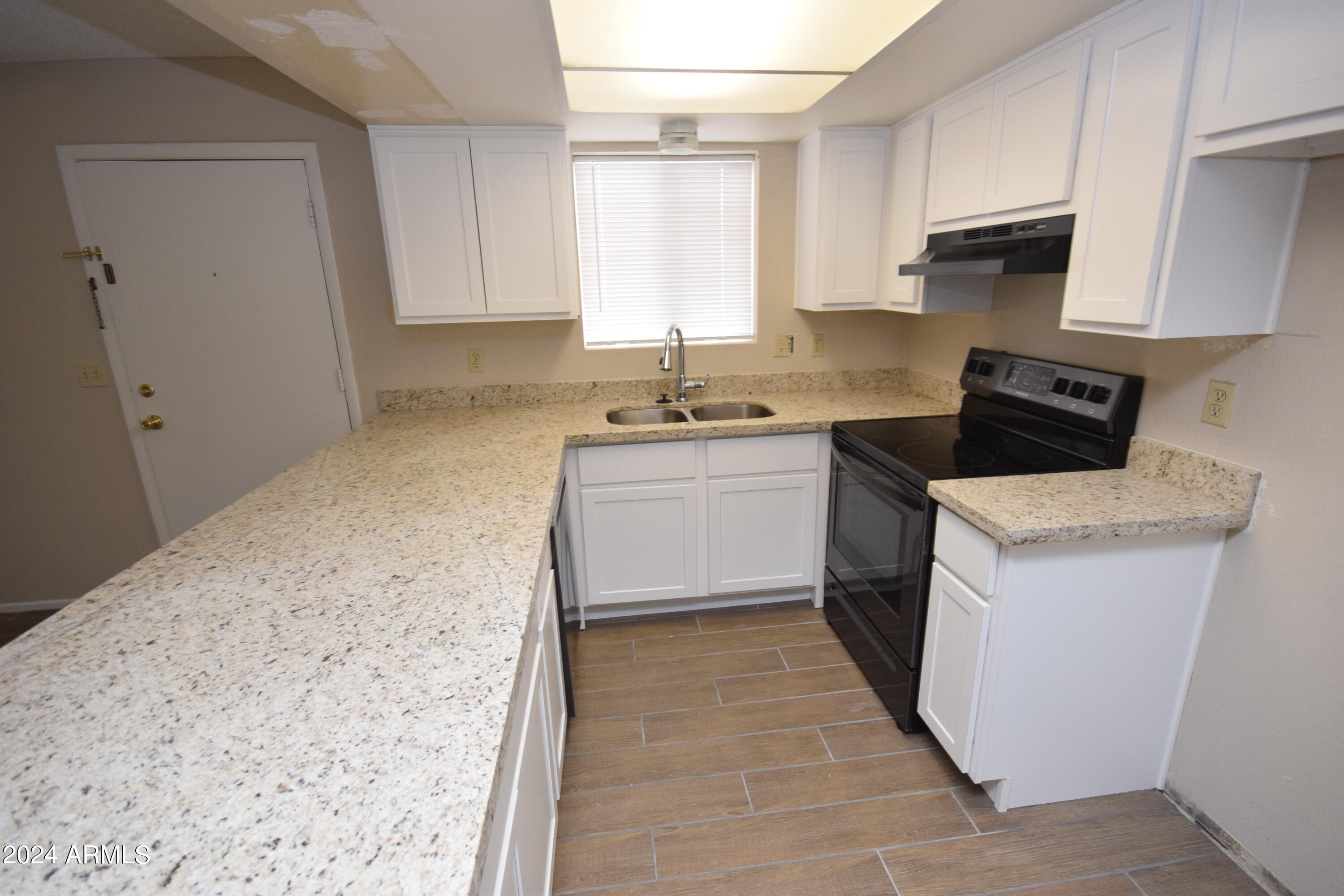 1426 East Mountain View Road Phoenix, AZ 85020 - Photo 10 of 15 DSC_0035