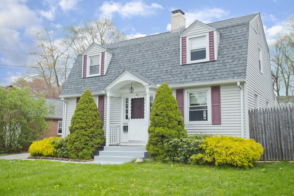 69 Abbott Street Springfield, MA 01118 - Photo 1 of 30 Gallery Image 1