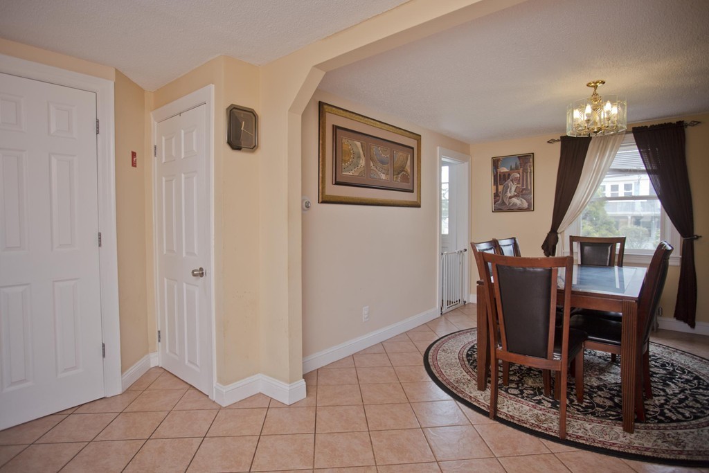 69 Abbott Street Springfield, MA 01118 - Photo 11 of 30 Gallery Image 11