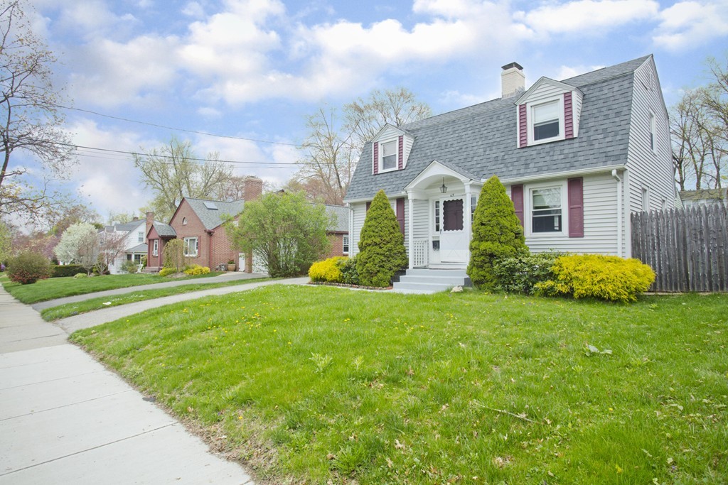 69 Abbott Street Springfield, MA 01118 - Photo 4 of 30 Gallery Image 4