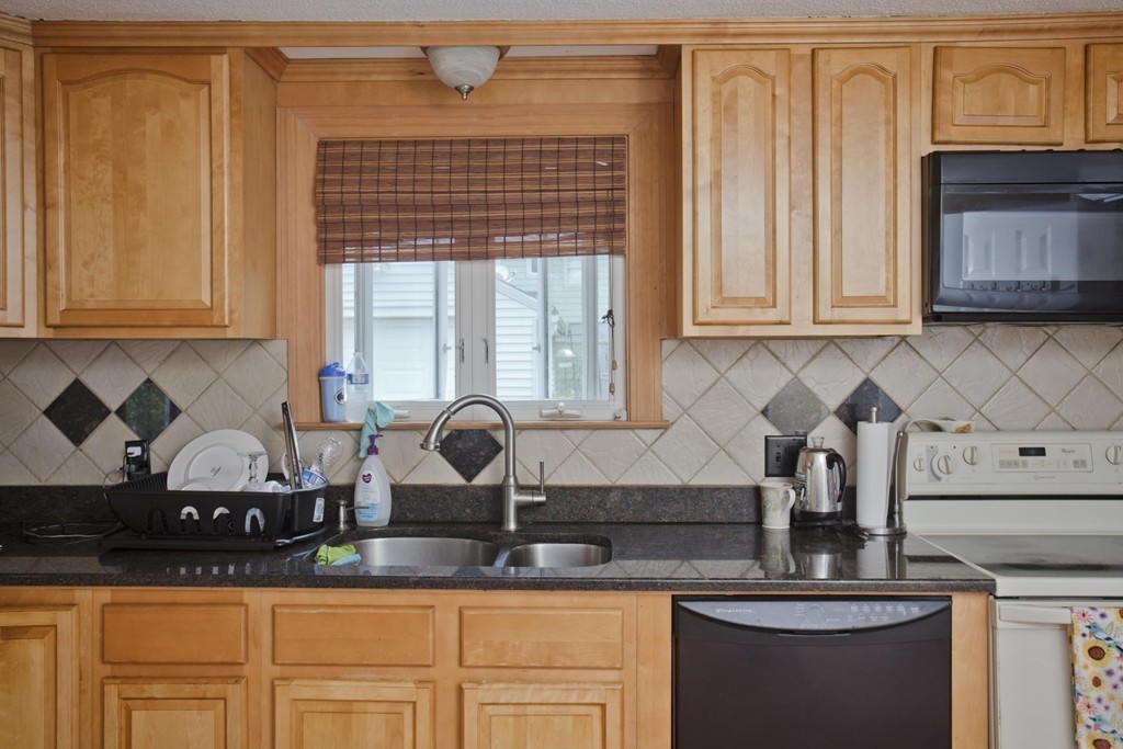 69 Abbott Street Springfield, MA 01118 - Photo 7 of 30 Gallery Image 7