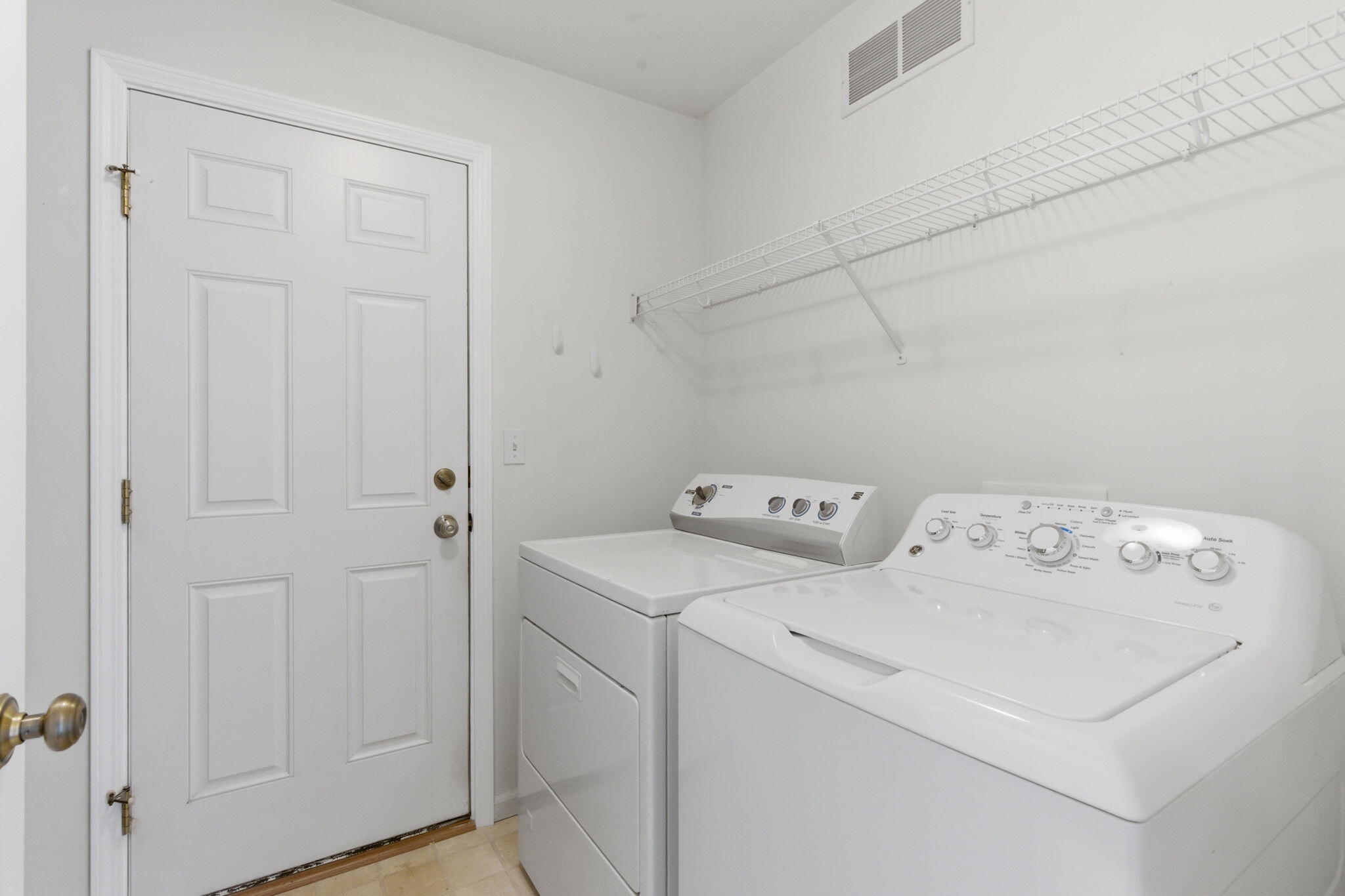 1406 Pine Creek Road Valparaiso, IN 46383 - Photo 23 of 30 2048x1366