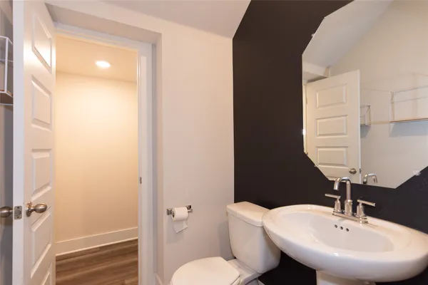 a view of a backyard with pathway