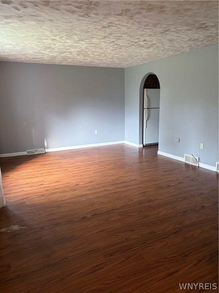 2027 Tuscarora Road, Unit 2 Niagara, NY 14304 - Photo 5 of 10 Gallery Image 5