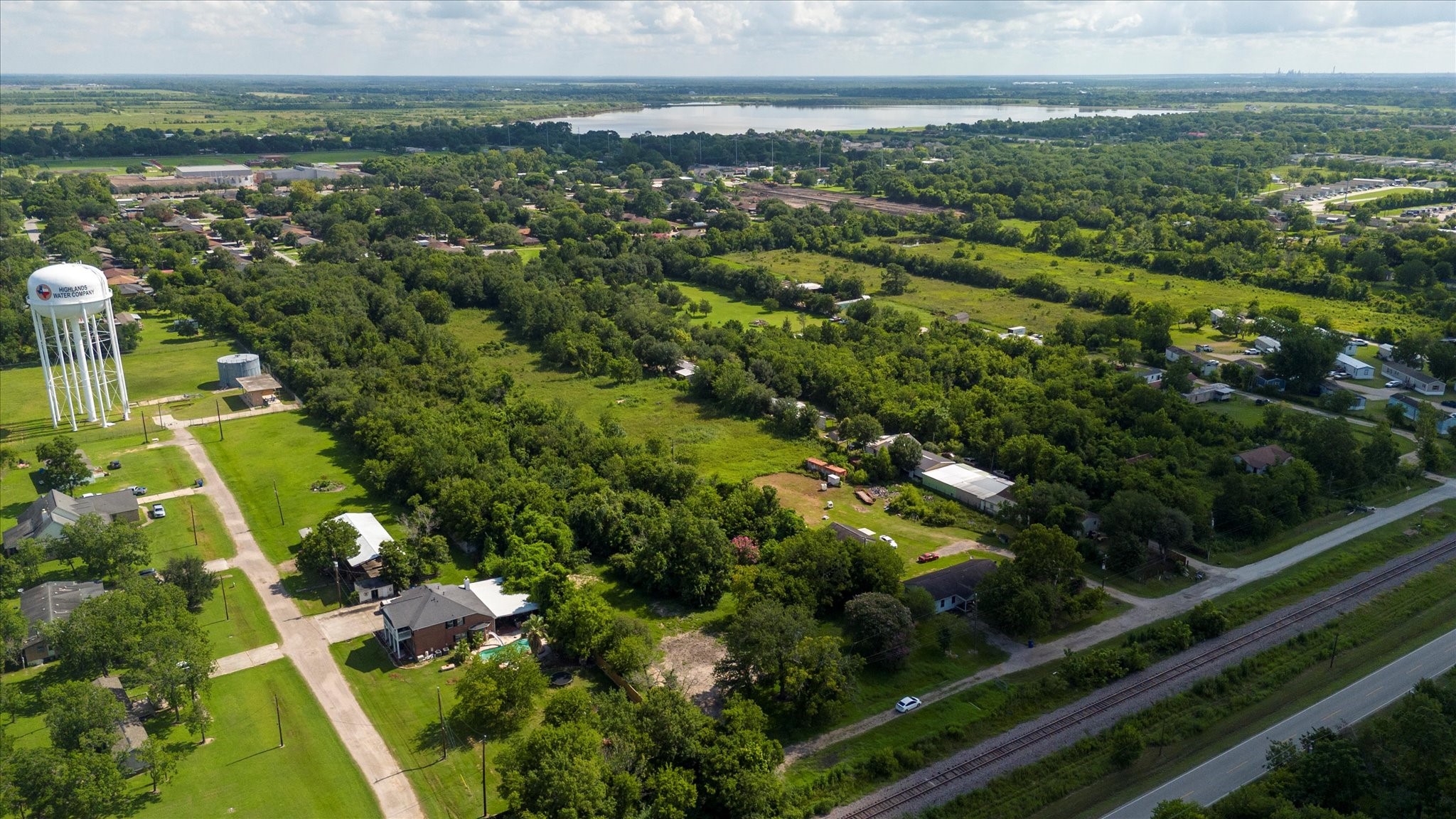 1102 North Battlebell Road Highlands, TX 77562 - Photo 7 of 11 a view of a city