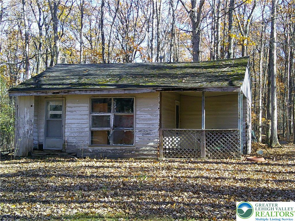 396 Turkey Ridge Road Mount Bethel, PA 18343 - Photo 2 of 9 a front view of a house with garden