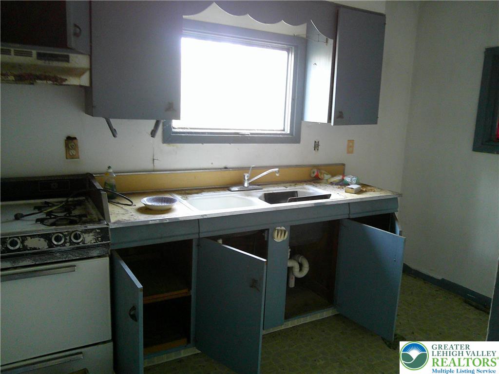 396 Turkey Ridge Road Mount Bethel, PA 18343 - Photo 5 of 9 a kitchen with stainless steel appliances a stove a sink and a microwave